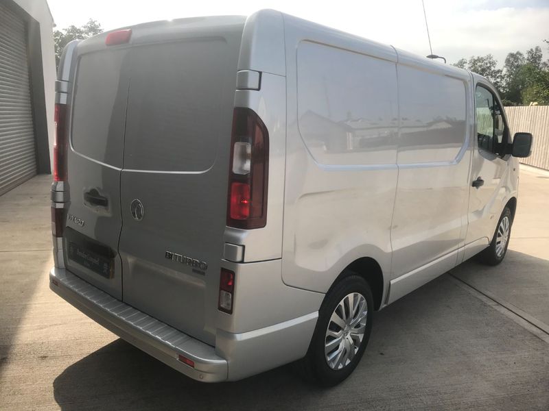 VAUXHALL VIVARO