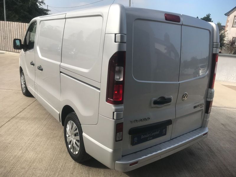 VAUXHALL VIVARO