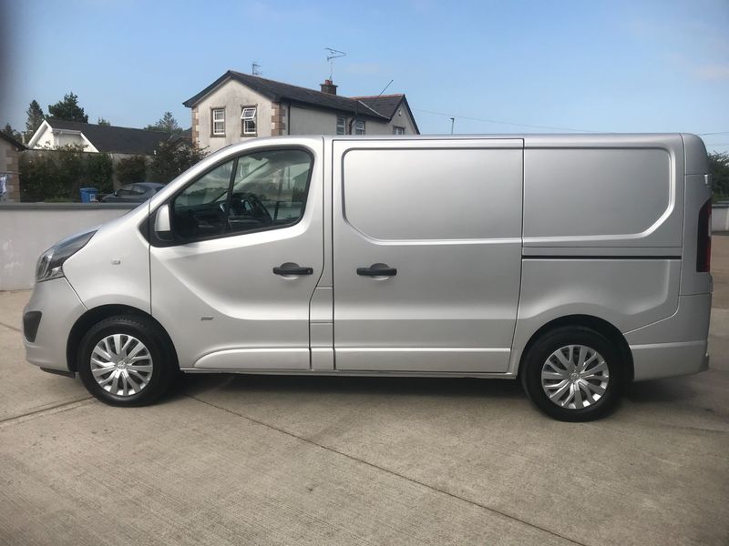 VAUXHALL VIVARO