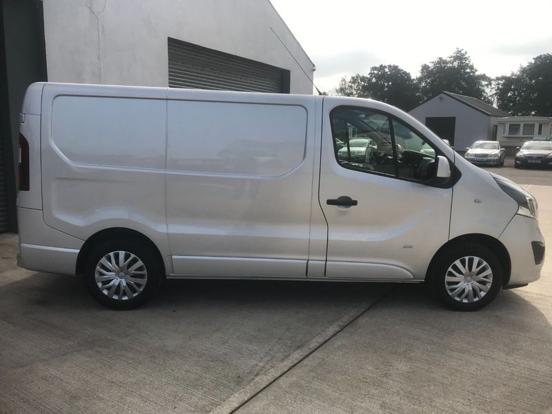 VAUXHALL VIVARO