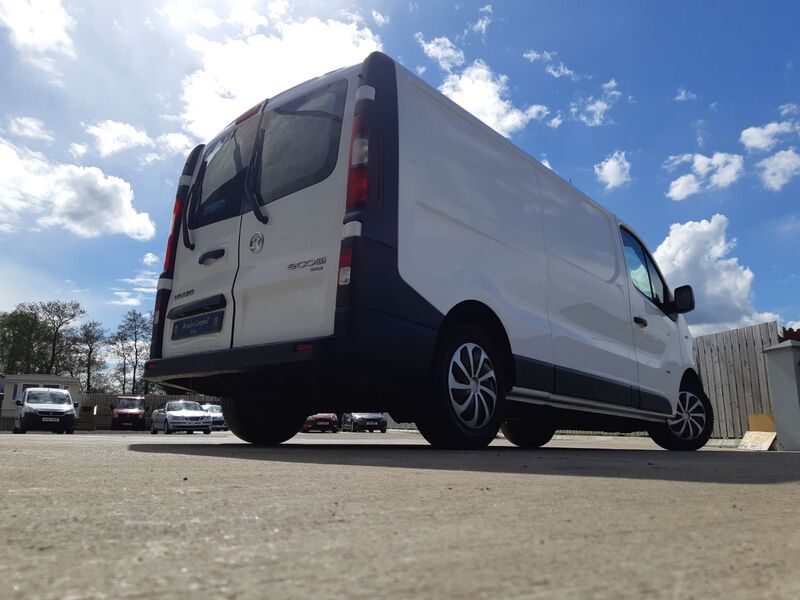 VAUXHALL VIVARO