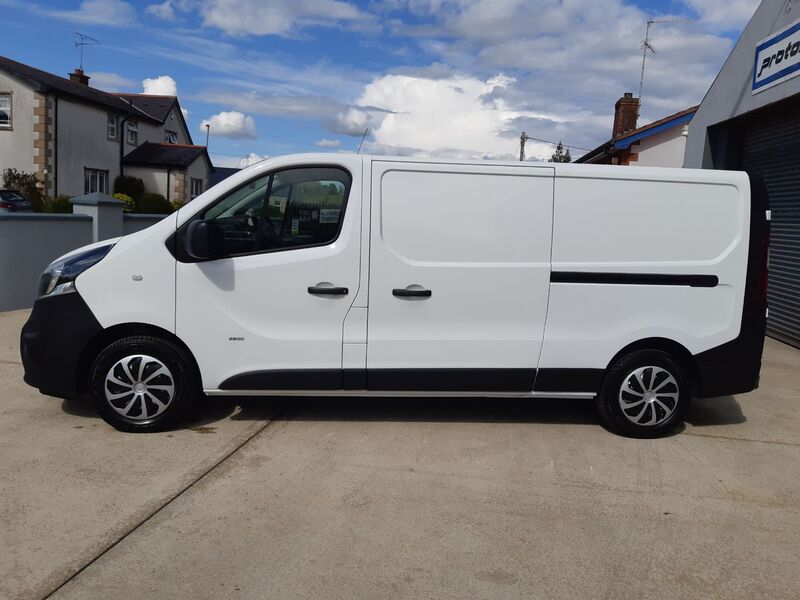 VAUXHALL VIVARO