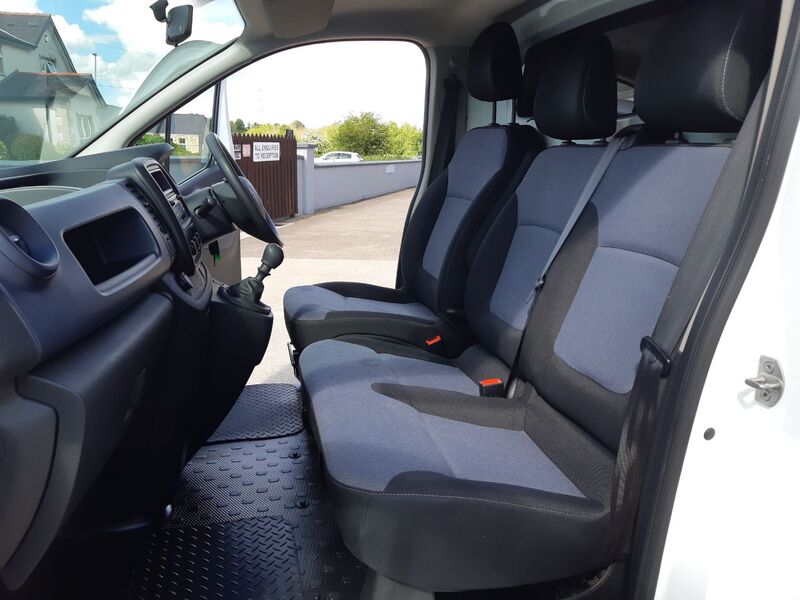 VAUXHALL VIVARO