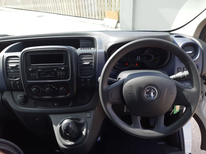 VAUXHALL VIVARO