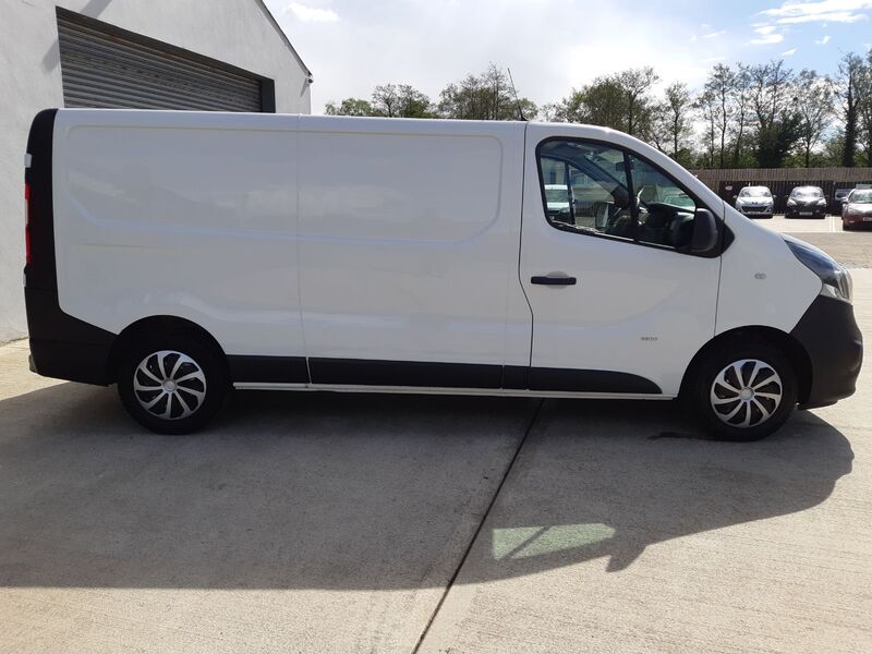 VAUXHALL VIVARO