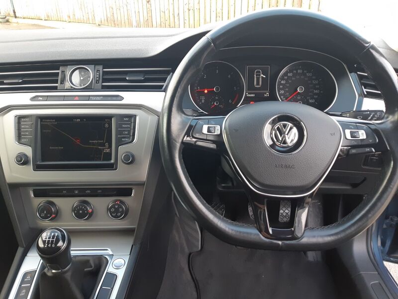 VOLKSWAGEN PASSAT