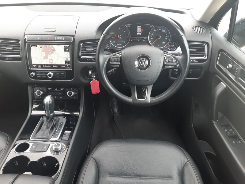 VOLKSWAGEN TOUAREG