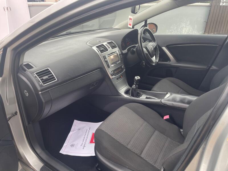TOYOTA AVENSIS